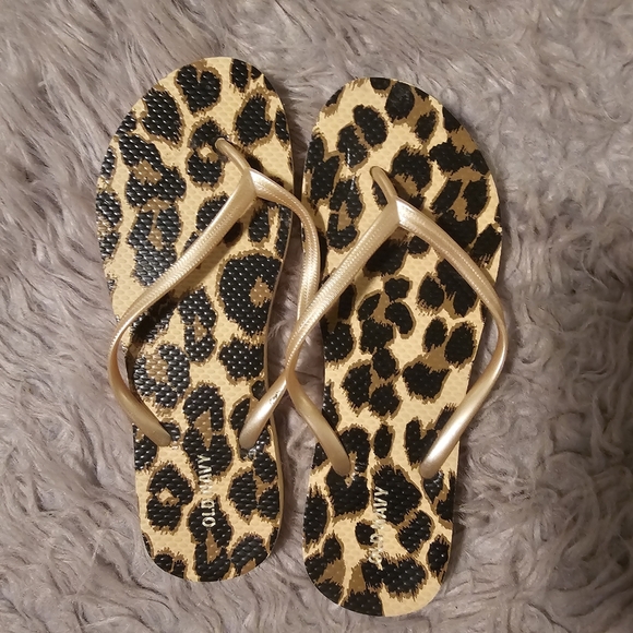 Stylish Women's Flip Flops - Leopard, Tan, and Brown - Picture 5 of 6